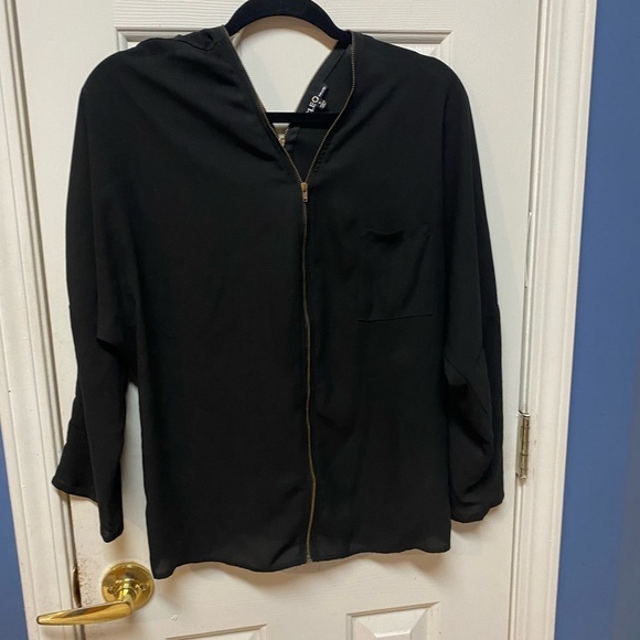 Cleo Apparel Womens size S Small Black Long Rolled Tab Sleeve Top Shirt Blouse - Picture 4 of 12